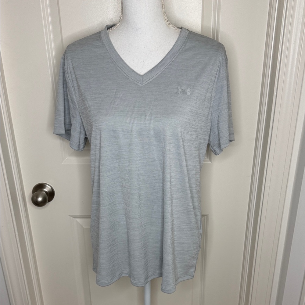NWT Under Armour Light Gray V-Neck Tee size Large